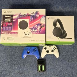 Xbox Series S Bundle, Two Controllet, Headset And Battery Packs