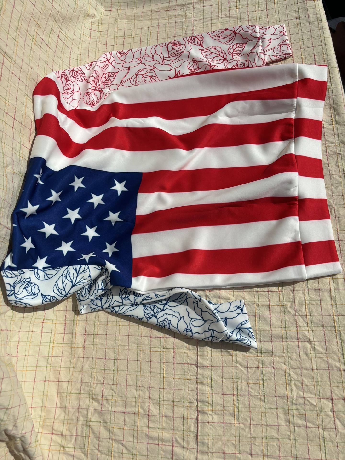 America Flag w/ Rose Design Sleeve Pullover 