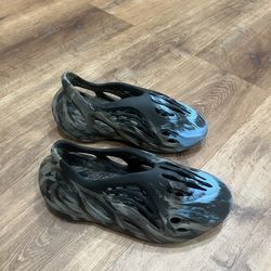 Yeezy Foam Runner M10