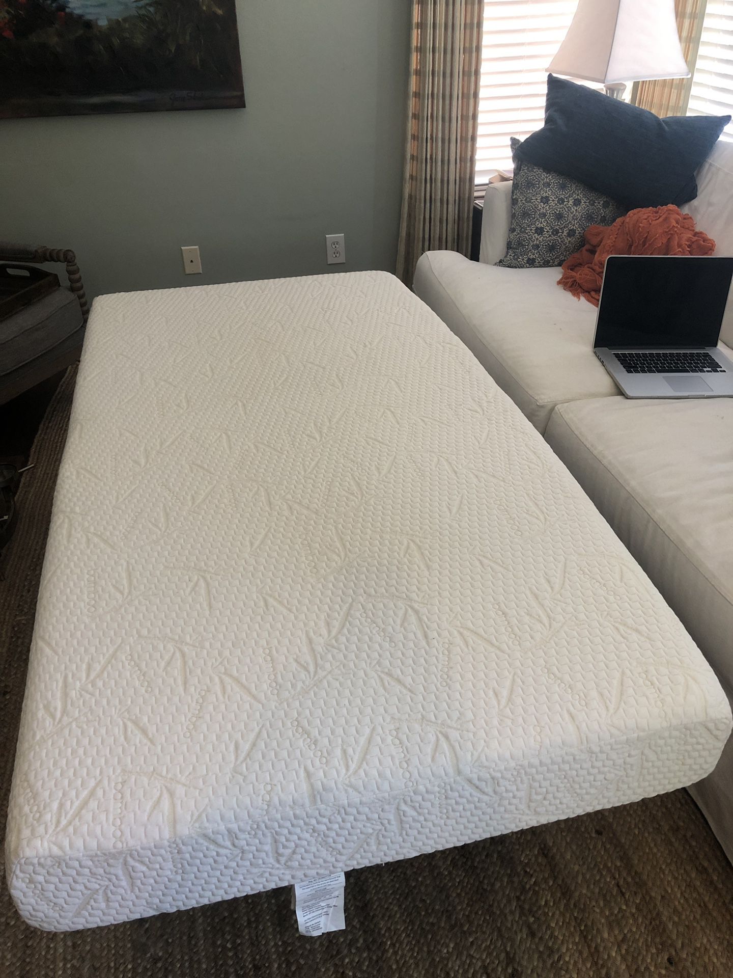 Twin memory foam mattress - clean