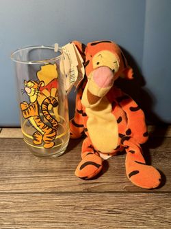 VTG Winnie The Pooh Disney Glass Tumbler & Vintage Tigger Plush w/tag 
