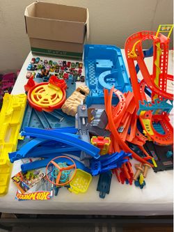 Hot wheels sets, tracks and cars