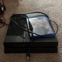 PS4 Used (console and cord + free game)
