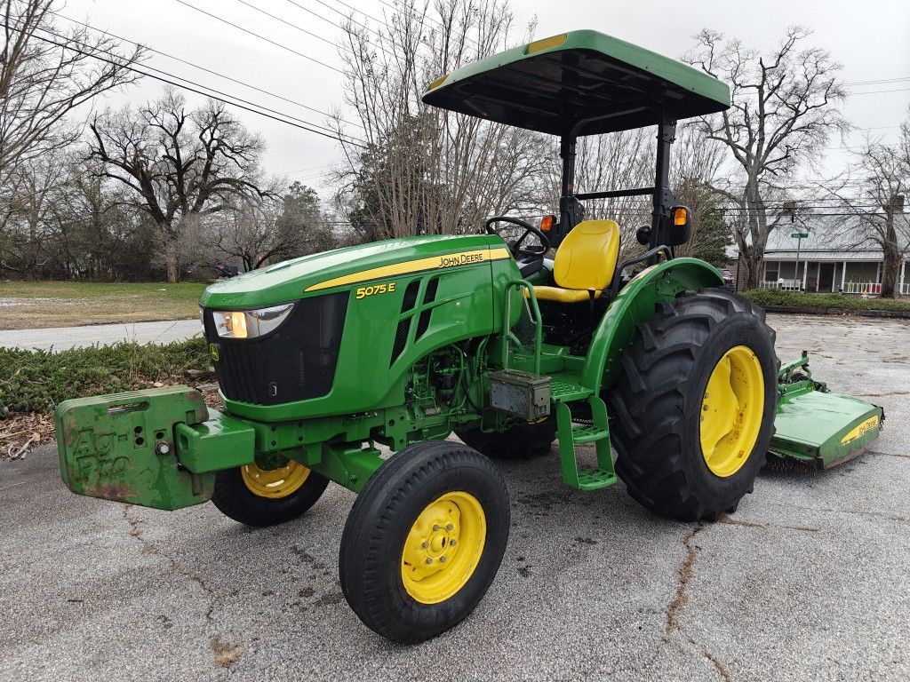 2019 John Deere 5075e Tractor with MX7 Bush Hog