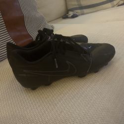 Nike Phantom Boys Soccer Shoes 5Y