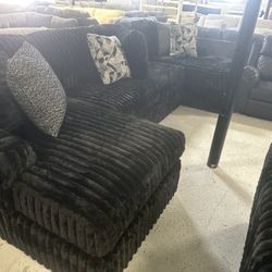 NEW SECTIONAL SOFA 3 PICES