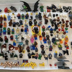 LEGO  +100 Mini Figures 