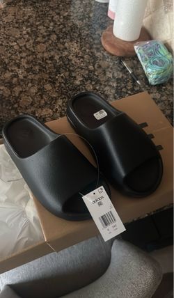 Yeezy Onyx Size 11m