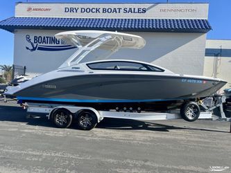 2022 Yamaha Boats 275Sd