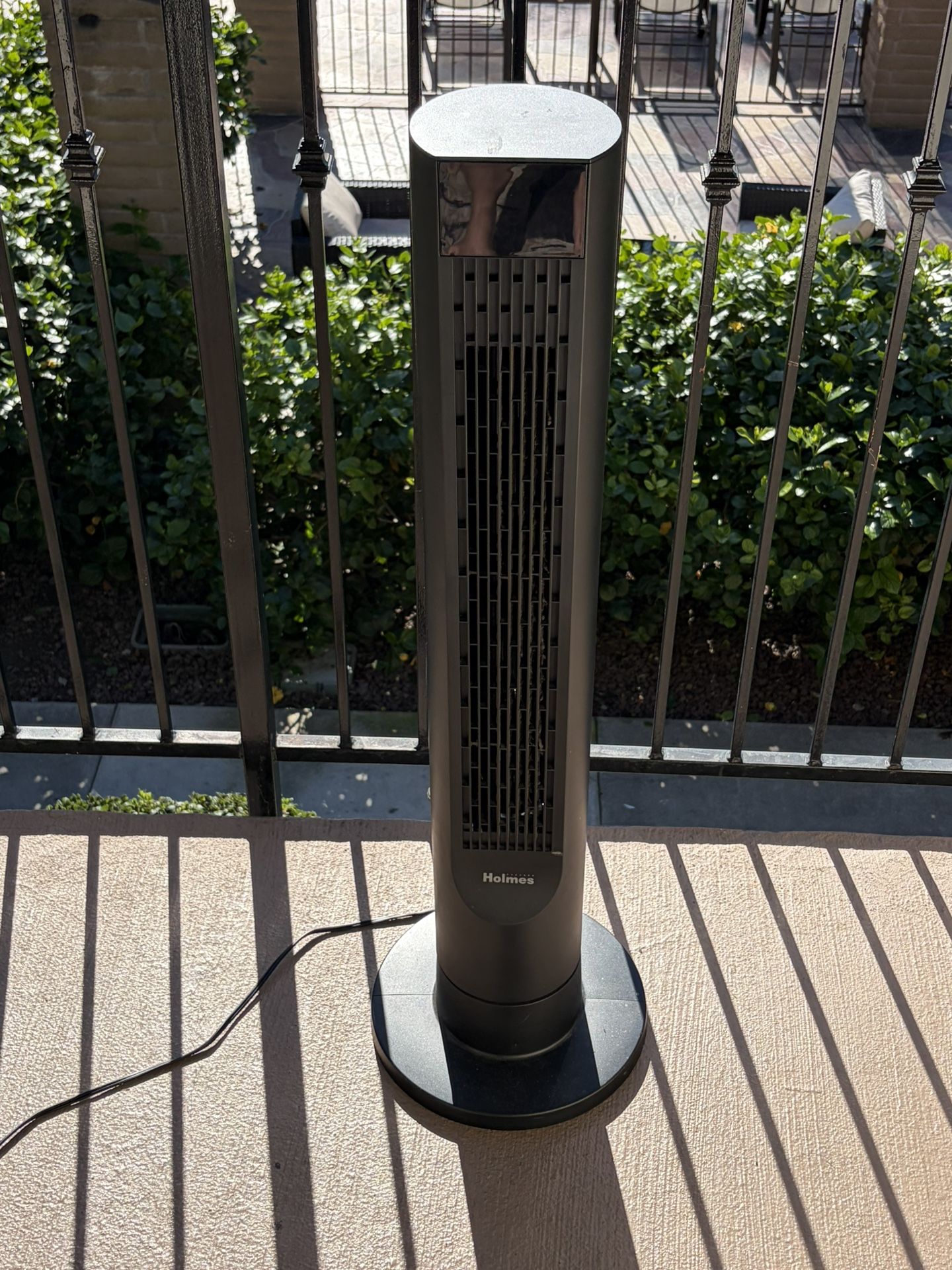 Holmes Oscillating Tower Fan – Works Great!