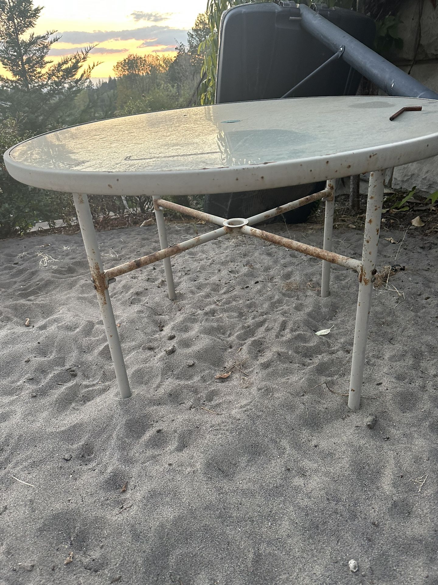 Free Patio Table, great DIY redo