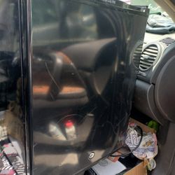 Black Mini Fridge With Small Freezer