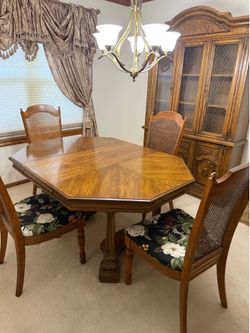 Dining table & Hutch