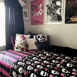 Reversible Juicy Couture Queen Comforter Set