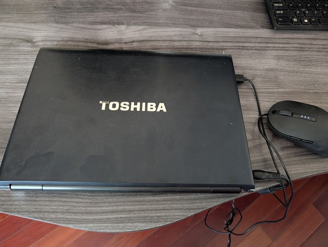 Toshiba Intel i5 laptop with DVD Player/CD drive, with free mouse