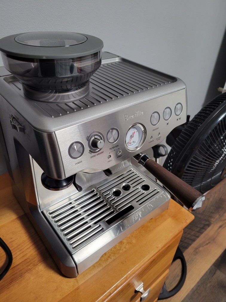 Breville Barista Express Espresso Machine With Burr Grinder Coffee
