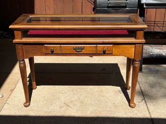 Vintage Bassett Display Glass Top Table Excellent Condition
