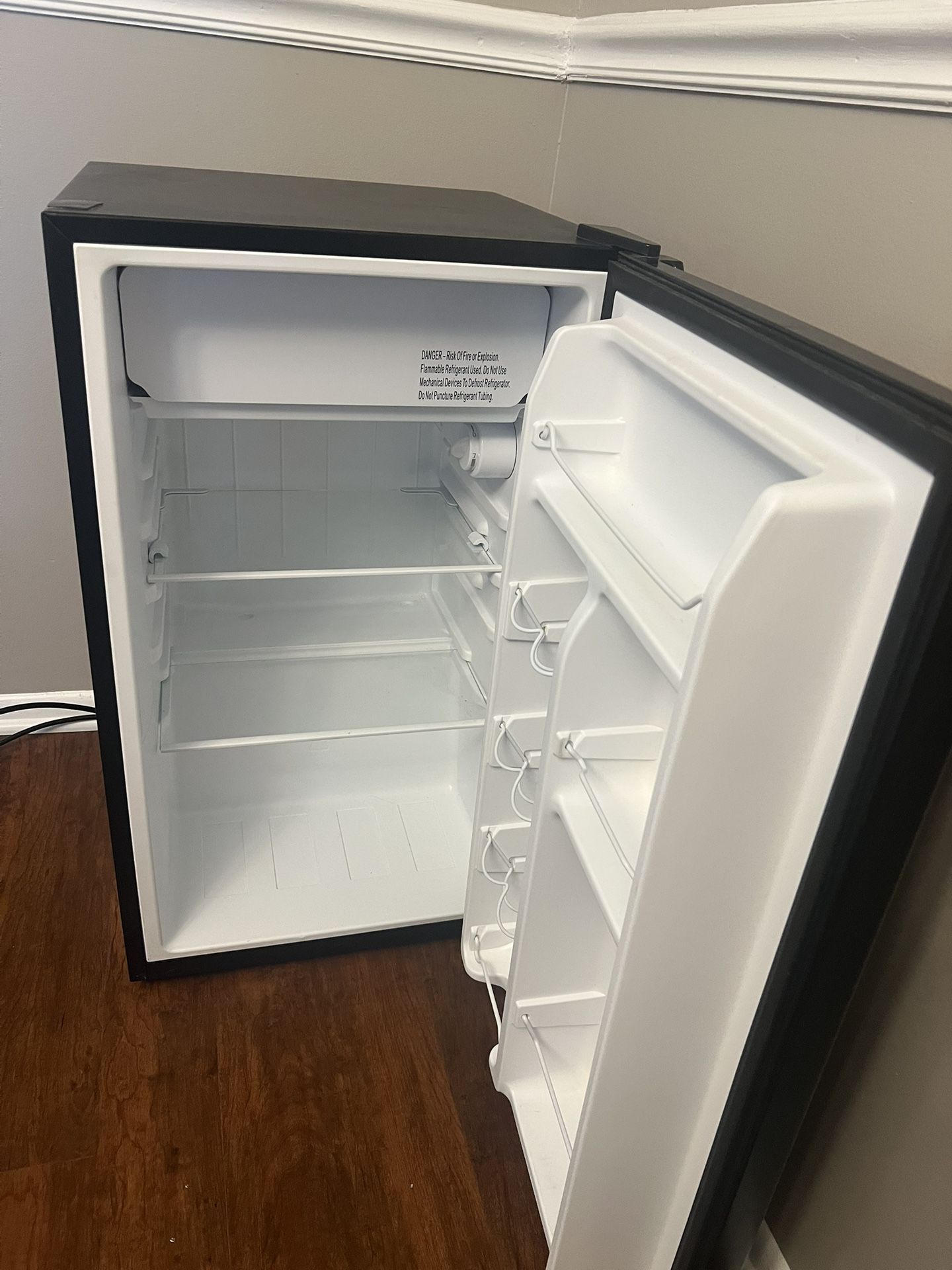 Mini Fridge Galanz