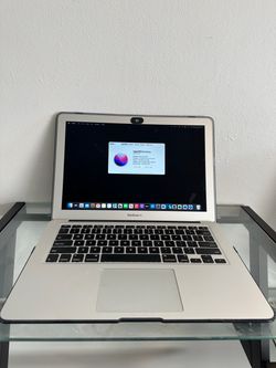 Apple 13-inch MacBook Air Model MQD32LL/A A1466 1.8GHz/8GB/128GB