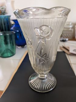 Vtg Jennette Clear Glass Iris Vase