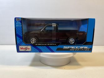 1993 Chevy 454 SS Truck Diecast Model Car: 1/24 Scale, New In the Box By Maisto