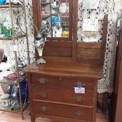 Quarter Sawn Oak Dresser Wash Stand - Located In Shelton 