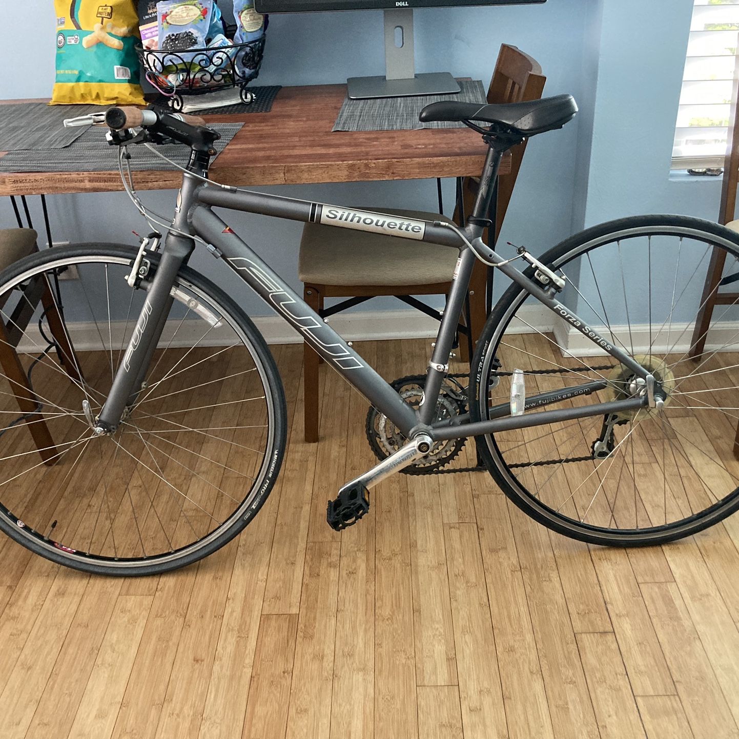 Fuji silhouette road bike hotsell