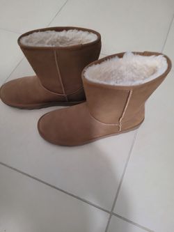 Women Winter boots size 9