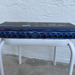 Samson https://offerup.com/redirect/?o=Uy5jb20= plus Stereo Compressor Limiter