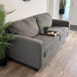 Grey Couch (FREE Delivery!🚚)