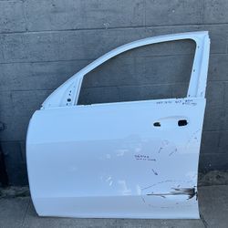 2019 - 2024 Mercedes Benz GLE  Left Front Door OEM 