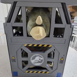 Jurassic World Triceratops Play 6v Ride Toy In Cage