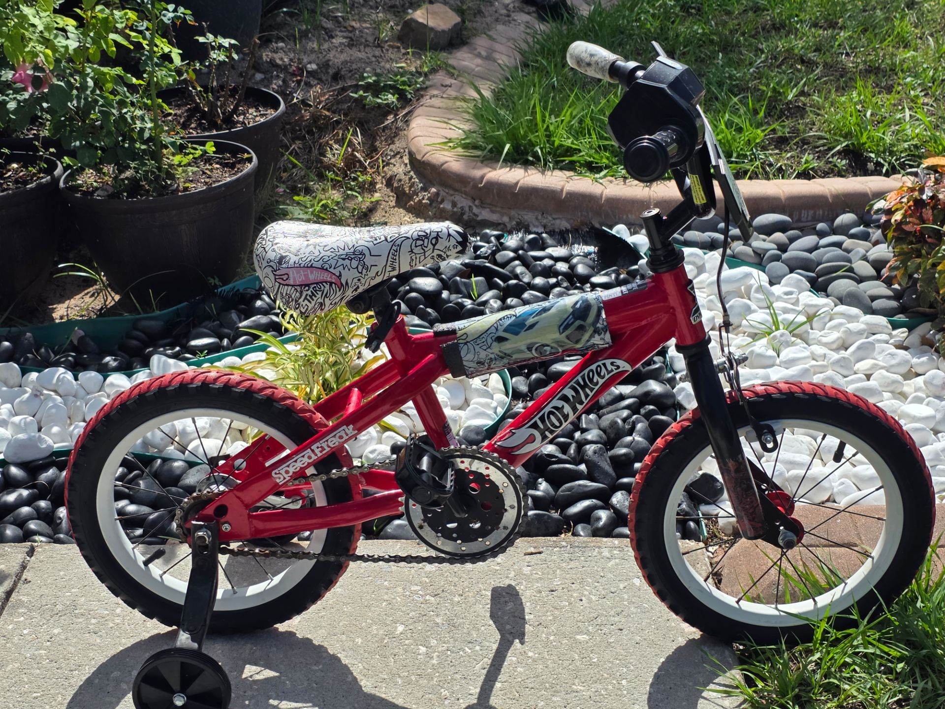 π² Dynacraft Hot Wheels 14" Kids Bike w/ Training Wheels β $30