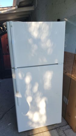 GE 30" REFRIGERATOR WORKS GREAT CAN DELIVER ANYWHERE