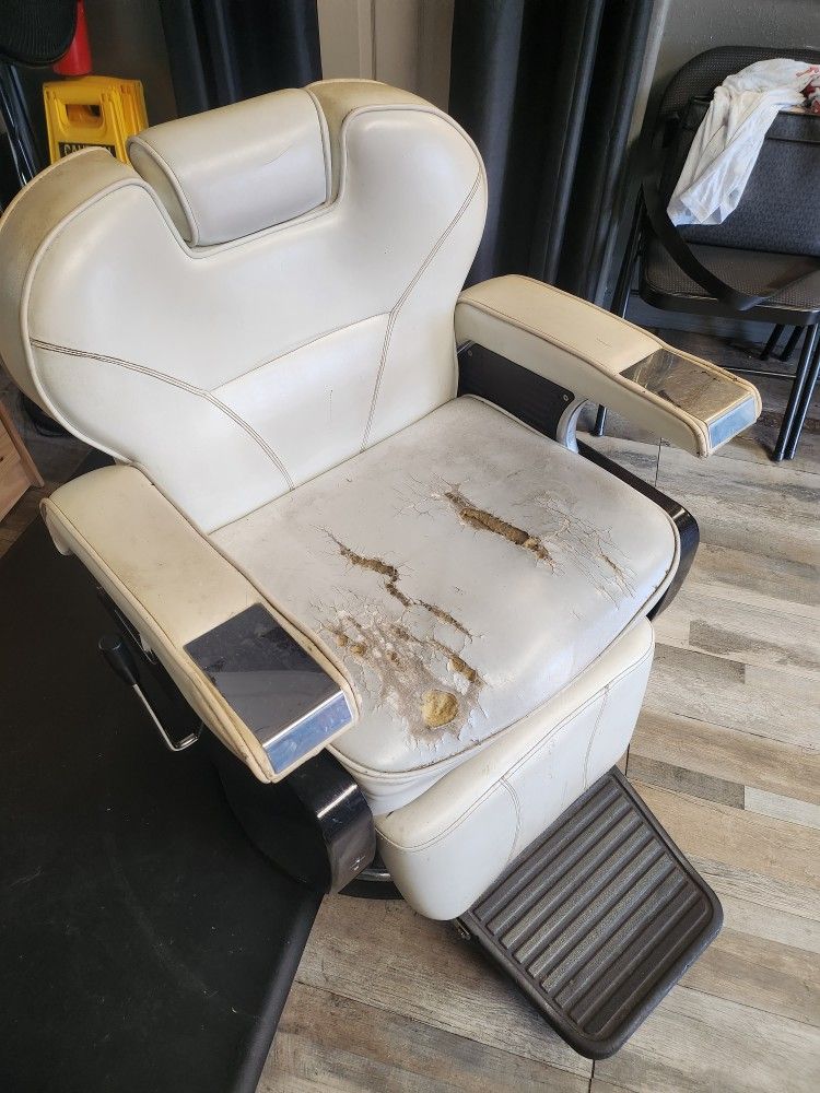 Barber Chair for Sale in Tampa, FL OfferUp