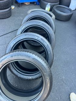 Set of 4 hankook tire 235 45 18”