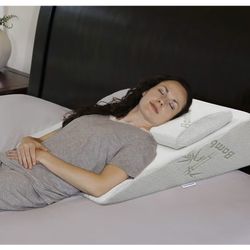 Foam Bed Wedge andPillow (26" x 25" x 7.5")