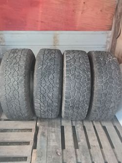 Tires 285 /70/ 17