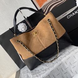 [Box] AS5634 CHEANL Chanel classic color-blocked tote bag, suede and leather collide, black gold chain adds 