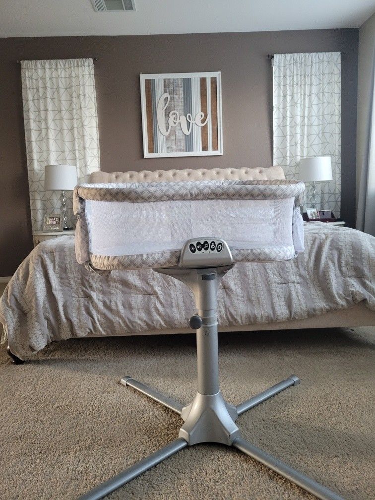 Premiere Halo Bassinest (Free Bed Cover included)