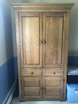 Oak Broyhill cabinet w/pocket doors for a tv