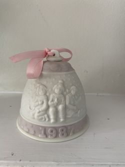 1987 First edition lladro Christmas bell