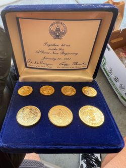 1981 Ronald Reagan Presidential Inauguration Button Set – Original Case – Complete