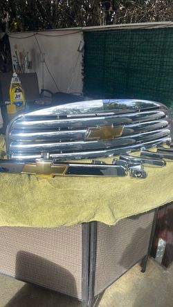 Chevrolet HHR 2006 Chrome Front Grille with Bowtie Emblem