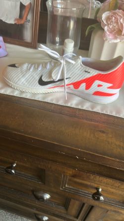 Men’s soccer shoes size 11