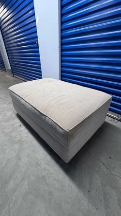 Large ottoman w/ storage on wheels