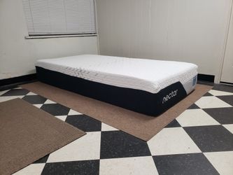 Extra Long Twin size mattress - can DELIVER almost anywhere for $20 extra - gently used and in LIKE NEW condition 😍