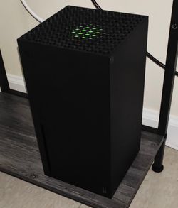 Xbox Series X + 1 controller and games
