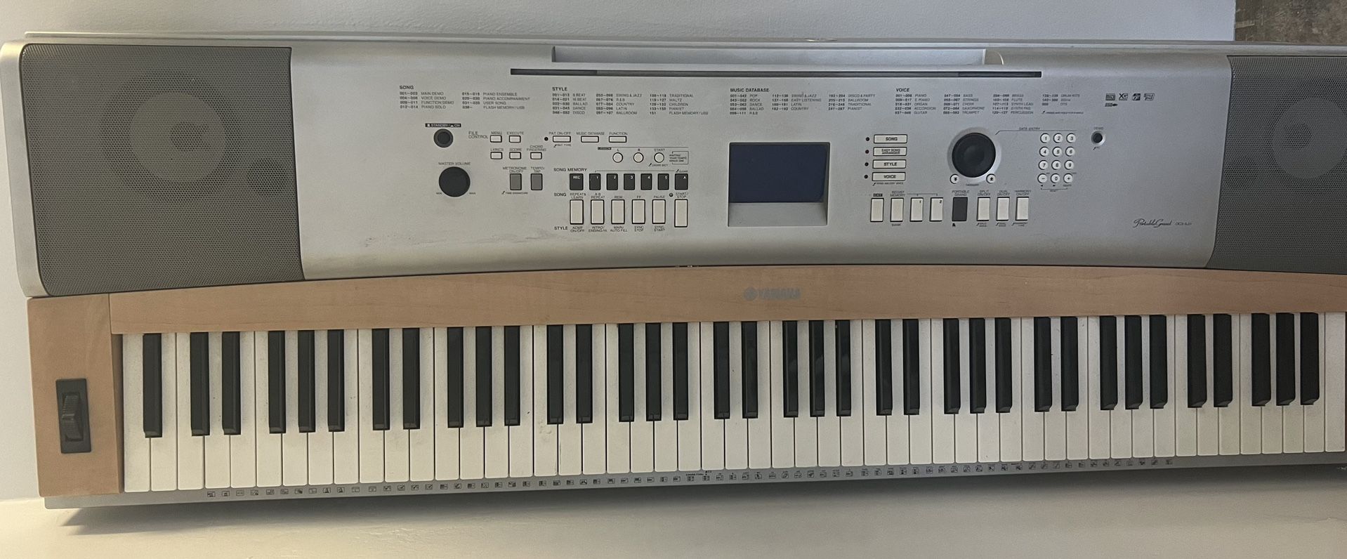 Yamaha DGX620 Portable Grand keyboard for Sale in WA OfferUp