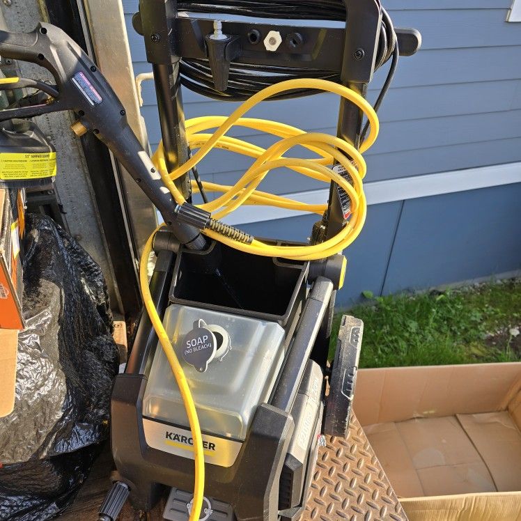 Kärcher Pressure Washer K1800PS, Max 2200 PSI, 3 Spray Nozzles, Detergent Tank, For Cars, Driveways, Siding, Patios, 1.46 max. GPM